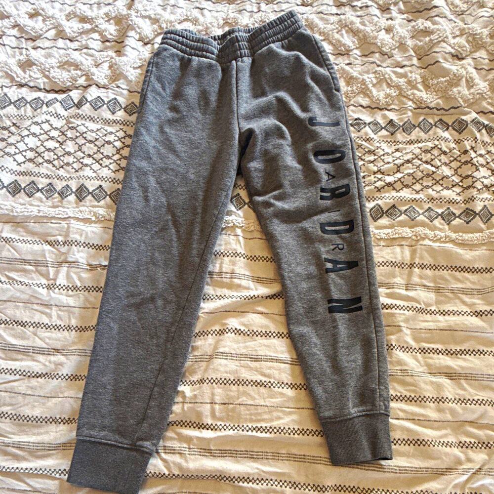 Jordan Boys S (8-10) Gray Fleece Jogger Sweatpants Activewear Basketball Logo